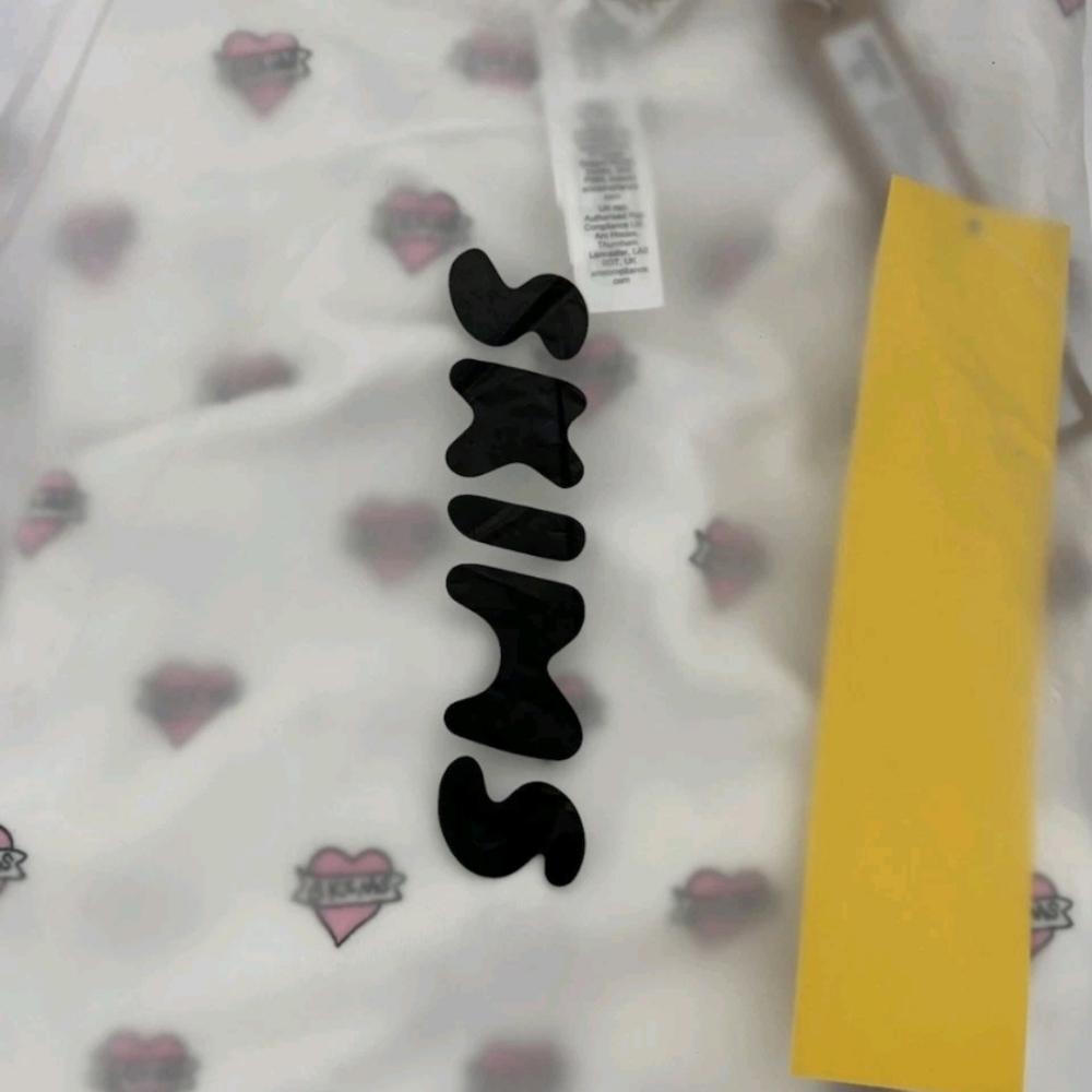 SKIMS Kids Size 7 White Top with Pink Heart Design